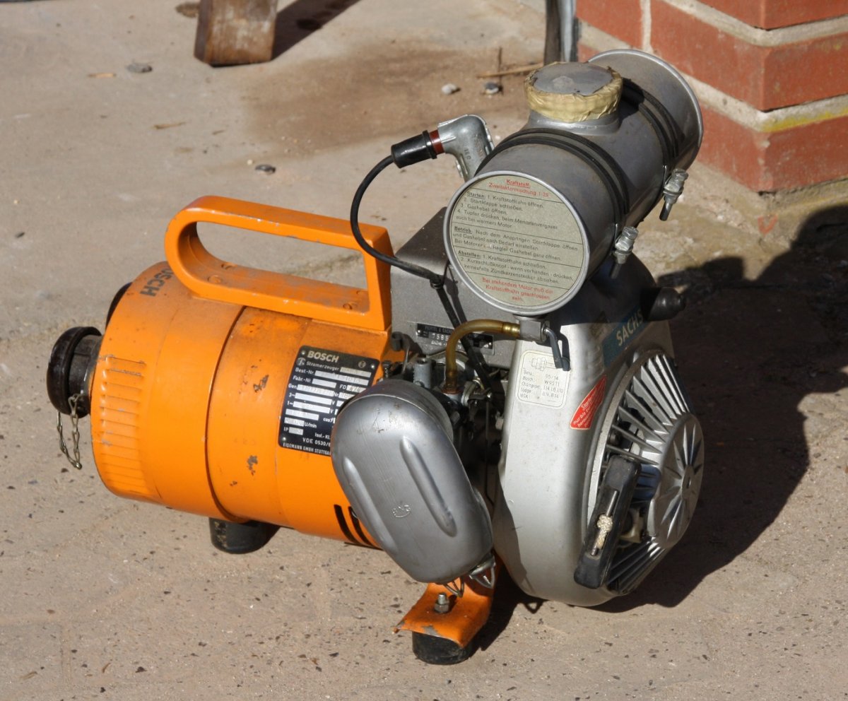 Lille Bosch generator 1 KVA med Sachs 2 takts motor Generatorer
